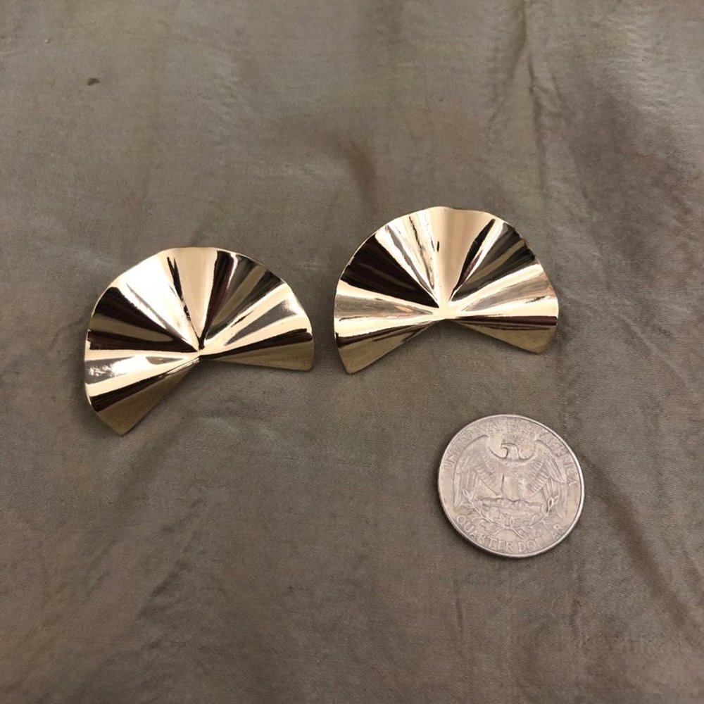 Free earrings with any bundle NWOT
